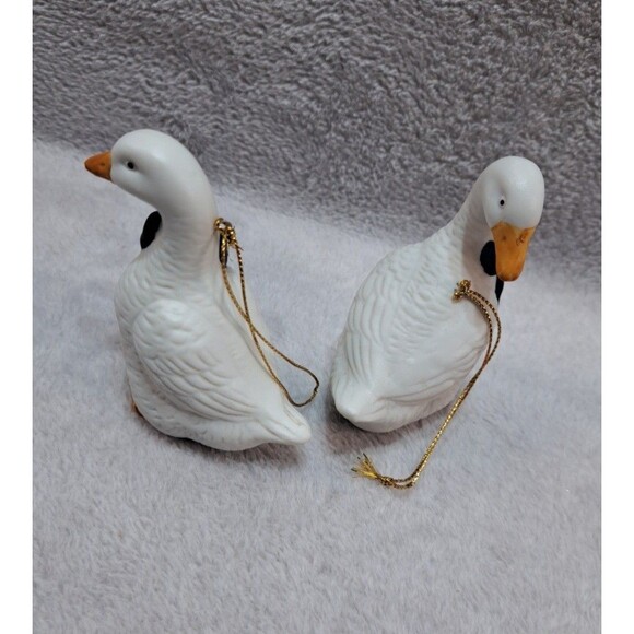 Vintage Geese Pair Porcelain Ornament Christmas Tree Blue Bows 80s Countrycore - Picture 3 of 7